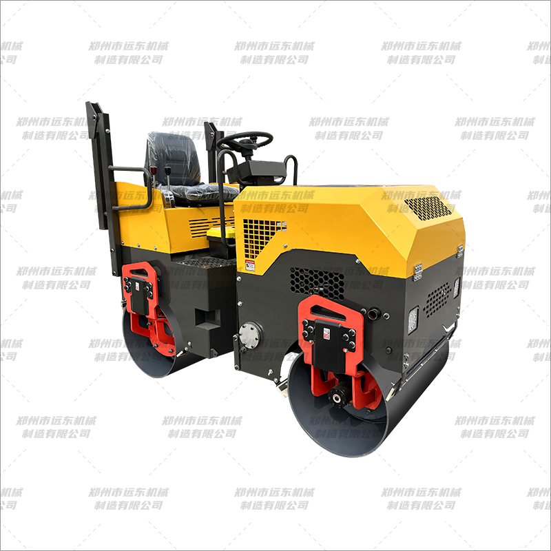 FVR900 座駕式壓路機(jī)(圖1)